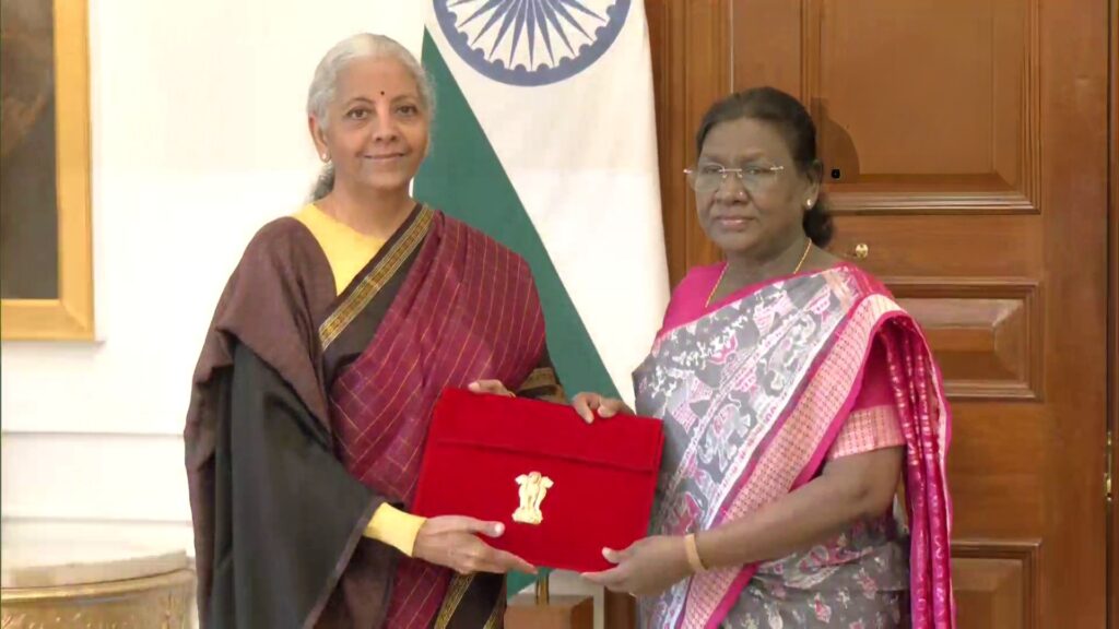 President Droupadi Murmu gives green signal to Budget 2026 Nirmala Sitharaman at Rashtrapati Bhavan. Union Budget 2026 Live