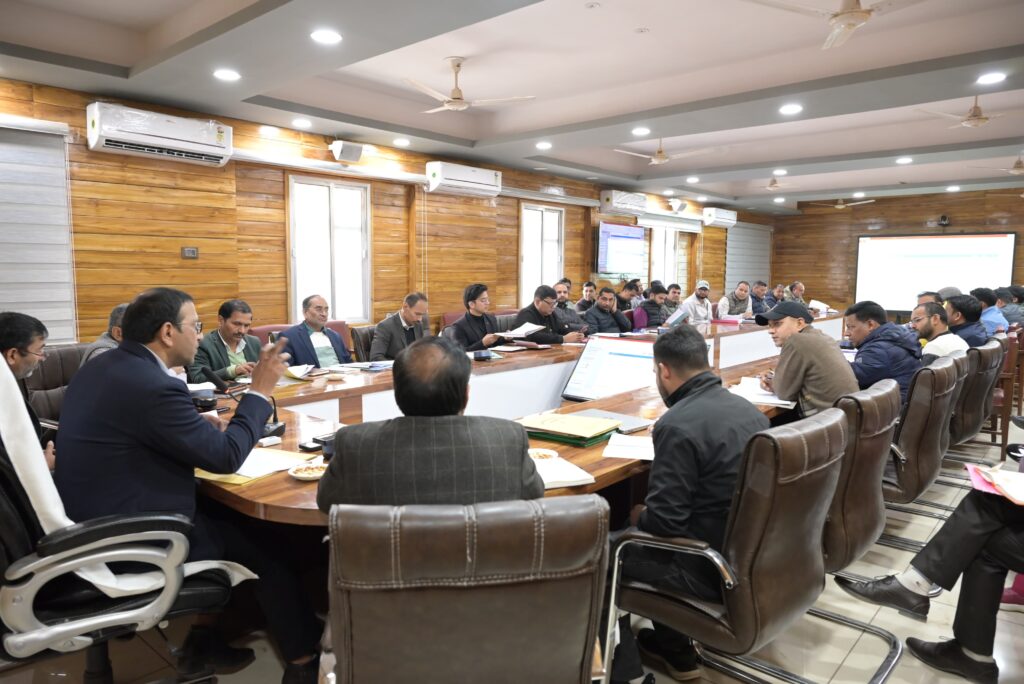 उत्तरकाशी विकास समीक्षा बैठक 2026: डीएम सख्त, योजनाओं की डुप्लीकेसी पर लगेगी रोक