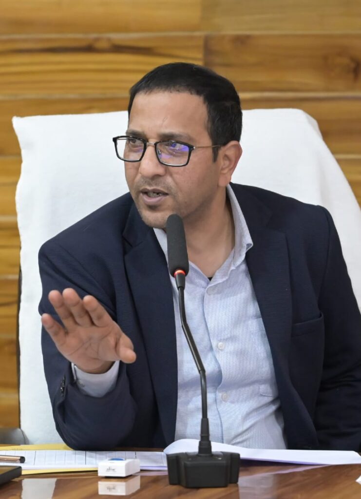 उत्तरकाशी विकास कार्य समीक्षा बैठक 2026: डीएम सख्त, योजनाओं की डुप्लीकेसी पर लगेगी रोक