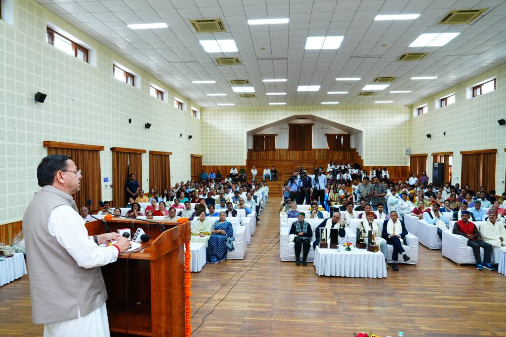 साहित्य गौरव सम्मान धामी का संबोधन