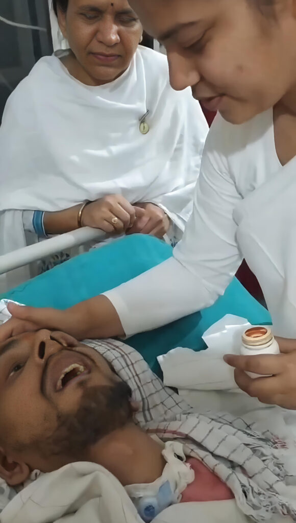 13 साल से कोमा में रहे गाजियाबाद के हरीश राणा को परिवार की भावुक अंतिम विदाई