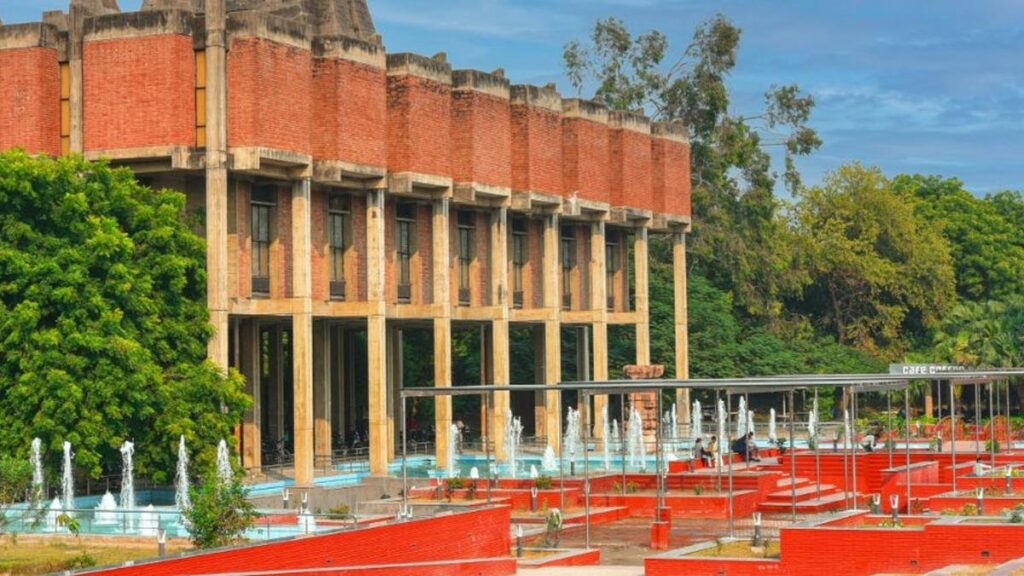 निसर्ग अधिकारी को IIT कानपुर ने किया हायर 